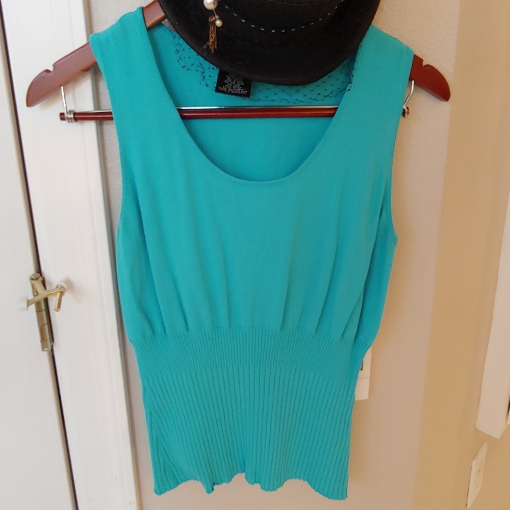 Flattering tank